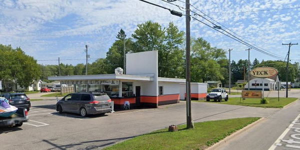 A&W Restaurant - Cheboygan - 1304 W Mackinaw Ave (newer photo)